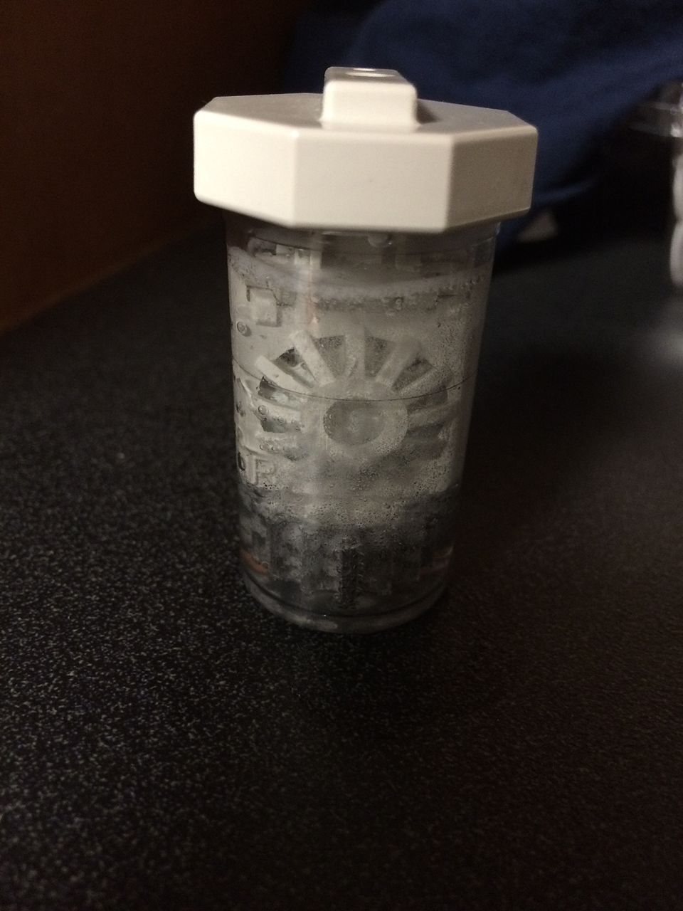 Hydrogen peroxide contact lens case with catalytic disk