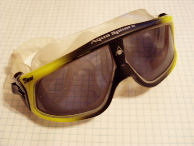 Airtight swim goggles resembling FSYX negative‑pressure goggles