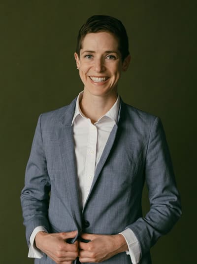Dr. Julia Shatten